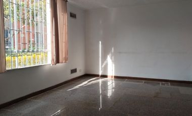 COMODO APARTAMENTO EN ARRIENDO