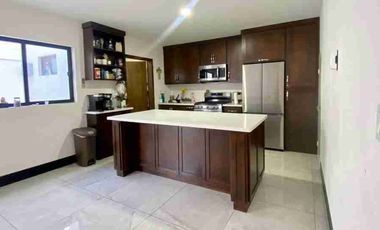 Hermosa Casa en Renta en Cerrada | Amplios Espacios y Excelente Ubicación