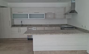 Casa en Lomas.de. Angelópolis,en renta con 5 recámaras. Una recámara en planta baja