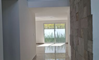 Casa en Lomas.de. Angelópolis,en renta con 5 recámaras. Una recámara en planta baja