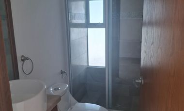 Casa en Lomas.de. Angelópolis,en renta con 5 recámaras. Una recámara en planta baja