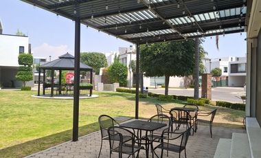 Casa en Lomas.de. Angelópolis,en renta con 5 recámaras. Una recámara en planta baja