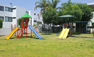 Casa en Lomas.de. Angelópolis,en renta con 5 recámaras. Una recámara en planta baja