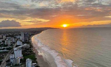 Venta departamento de lujo totalmente amoblado Tonsupa Grand Diamond vista al mar
