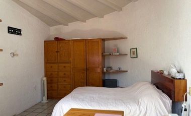 Casa con taller de artista en Santa María Ahuacatitlan, Cuernavaca