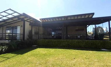 espectacular casa finca en venta en exclusiva y completa parcelacion en el retiro Antioquia.