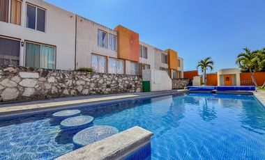 CASA EN ESQUINA CON ALBERCA EN FRACCIONAMIENTO LAS PALMAS, XOCHITEPEC MORELOS.