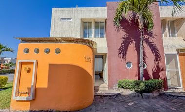 CASA EN ESQUINA CON ALBERCA EN FRACCIONAMIENTO LAS PALMAS, XOCHITEPEC MORELOS.