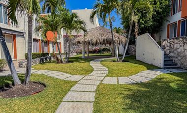 CASA EN ESQUINA CON ALBERCA EN FRACCIONAMIENTO LAS PALMAS, XOCHITEPEC MORELOS.