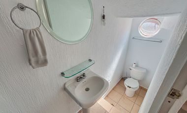 CASA EN ESQUINA CON ALBERCA EN FRACCIONAMIENTO LAS PALMAS, XOCHITEPEC MORELOS.