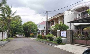 Batununggal indah, Rumah modern 2 lt, DIJUAL, bonus furniture, akses tol dekat, strategis dekat area Komersil, Cluster, Aman, Bebas Banjir,