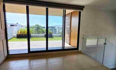 CASA EN RENTA EN LOMAS DE ANGELÓPOLIS OPCIÓN A 4A RECÁMARA