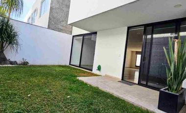 CASA EN RENTA EN LOMAS DE ANGELÓPOLIS OPCIÓN A 4A RECÁMARA