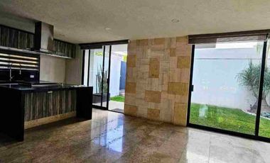 CASA EN RENTA EN LOMAS DE ANGELÓPOLIS OPCIÓN A 4A RECÁMARA