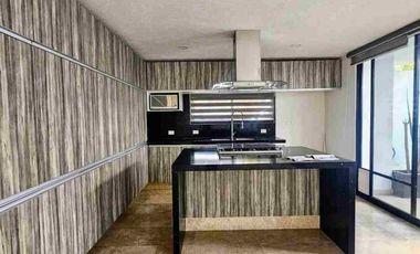 CASA EN RENTA EN LOMAS DE ANGELÓPOLIS OPCIÓN A 4A RECÁMARA