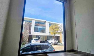 CASA EN RENTA EN LOMAS DE ANGELÓPOLIS OPCIÓN A 4A RECÁMARA