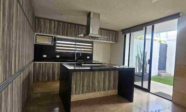 CASA EN RENTA EN LOMAS DE ANGELÓPOLIS OPCIÓN A 4A RECÁMARA