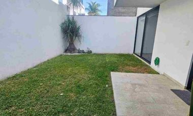 CASA EN RENTA EN LOMAS DE ANGELÓPOLIS OPCIÓN A 4A RECÁMARA