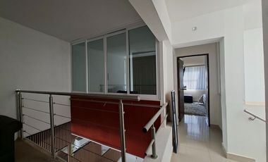 ¡Casa Ampliada en La Primavera! 3 Rec + Estudio + Oficina.