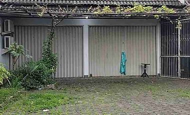 Disewakan Bangunan  Gedung,2 rmh dan bangunan lainnya, cocok untuk Kantor, Restoran,GYM, dan berbagai macam usaha, Strategis ,Akses Tol 3 menit