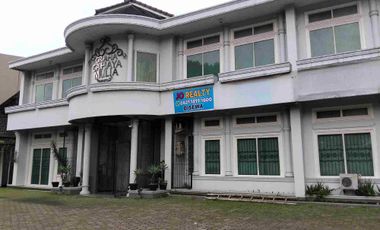 Disewakan Bangunan  Gedung,2 rmh dan bangunan lainnya, cocok untuk Kantor, Restoran,GYM, dan berbagai macam usaha, Strategis ,Akses Tol 3 menit