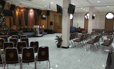 Disewakan Bangunan  Gedung,2 rmh dan bangunan lainnya, cocok untuk Kantor, Restoran,GYM, dan berbagai macam usaha, Strategis ,Akses Tol 3 menit