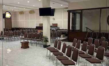 Disewakan Bangunan  Gedung,2 rmh dan bangunan lainnya, cocok untuk Kantor, Restoran,GYM, dan berbagai macam usaha, Strategis ,Akses Tol 3 menit