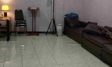 Disewakan Bangunan  Gedung,2 rmh dan bangunan lainnya, cocok untuk Kantor, Restoran,GYM, dan berbagai macam usaha, Strategis ,Akses Tol 3 menit