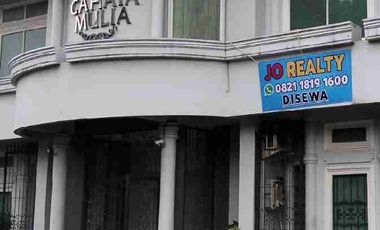 Disewakan Bangunan  Gedung,2 rmh dan bangunan lainnya, cocok untuk Kantor, Restoran,GYM, dan berbagai macam usaha, Strategis ,Akses Tol 3 menit