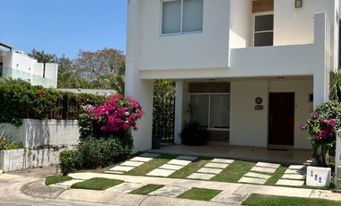 Excelente oportunidad en Las Moras con excedente de terreno