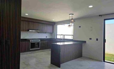 SUPER PRECIO DE OPORTUNIDAD  CASA EN VENTA EN LOMAS CON RECÁMARA EN PLANTA BAJA.