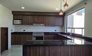 SUPER PRECIO DE OPORTUNIDAD  CASA EN VENTA EN LOMAS CON RECÁMARA EN PLANTA BAJA.