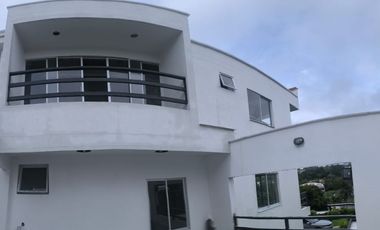 VENTA DE ESPECTACULAR FINCA, A 15 MINUTOS DEL AEROPUERTO, RIONEGRO, ANTIOQUIA