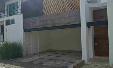 Bonita casa en renta en Lomas de Angelópolis