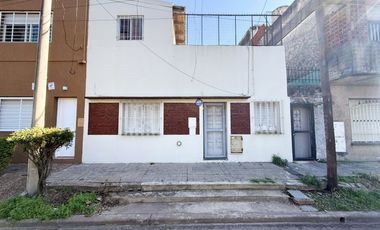 CASA 2 DORMITORIOS EN VENTA