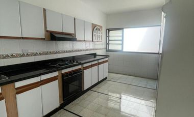 Venta casa amplia Medellín Estadio