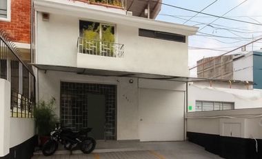 CASA EN VENTA CON USO DE SUELO MIXTO EN LADRON DE GUEVARA