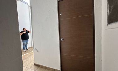 CASA EN VENTA CON USO DE SUELO MIXTO EN LADRON DE GUEVARA
