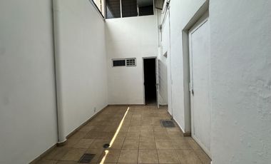 CASA EN VENTA CON USO DE SUELO MIXTO EN LADRON DE GUEVARA