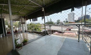 CASA EN VENTA CON USO DE SUELO MIXTO EN LADRON DE GUEVARA