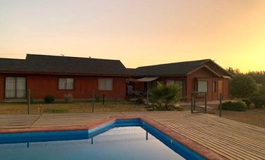 Venta hermosa casa en amplia parcela plana en Condominio Consolidado, ubicado en Limache