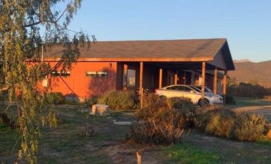 Venta hermosa casa en amplia parcela plana en Condominio Consolidado, ubicado en Limache