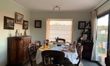 Venta hermosa casa en amplia parcela plana en Condominio Consolidado, ubicado en Limache