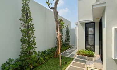 Rumah Baru Mewah Full Smart Home Desain Klasik Mediterania di Grand Wisata, Lokasi Strategis 1 Menit dari Pintu Tol dan Mall Living World Bekasi – DP 0% & Subsidi Biaya KPR