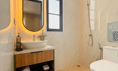 Rumah Baru Mewah Full Smart Home Desain Klasik Mediterania di Grand Wisata, Lokasi Strategis 1 Menit dari Pintu Tol dan Mall Living World Bekasi – DP 0% & Subsidi Biaya KPR