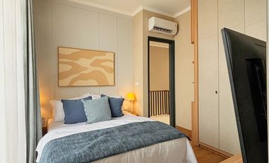 Rumah Baru Mewah Full Smart Home Desain Klasik Mediterania di Grand Wisata, Lokasi Strategis 1 Menit dari Pintu Tol dan Mall Living World Bekasi – DP 0% & Subsidi Biaya KPR