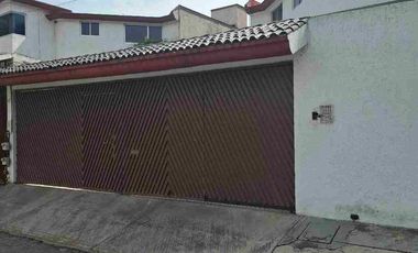 CASA EN RENTA  EN STA CRUZ GUADALUPE CON JARDÍN