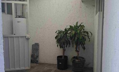 CASA EN RENTA  EN STA CRUZ GUADALUPE CON JARDÍN