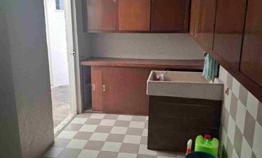 CASA EN RENTA  EN STA CRUZ GUADALUPE CON JARDÍN