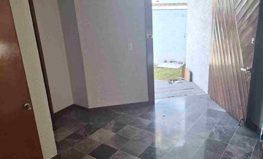 CASA EN RENTA  EN STA CRUZ GUADALUPE CON JARDÍN